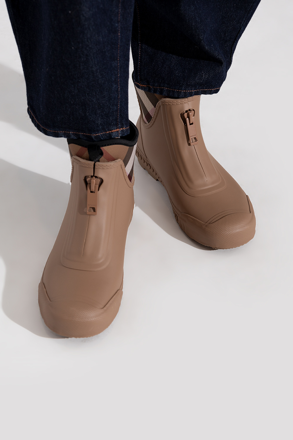 Men's shoes clearance burberry rain boots